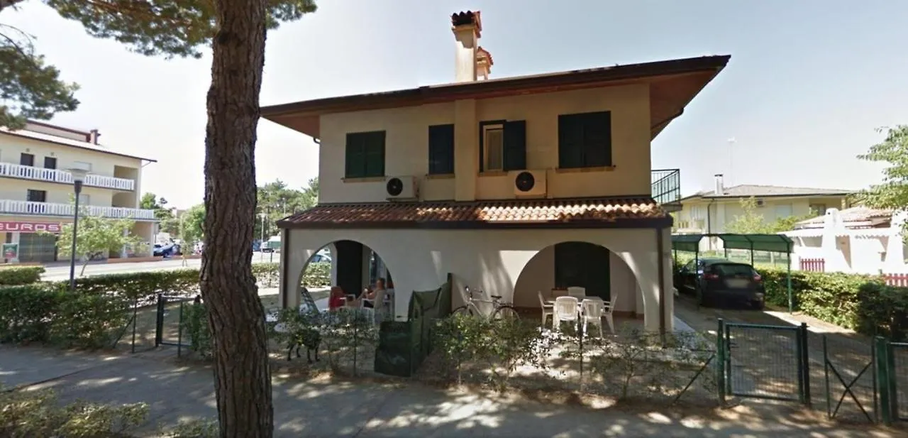 Apartment Amazing Villa With Private Garden In Bibione Italy